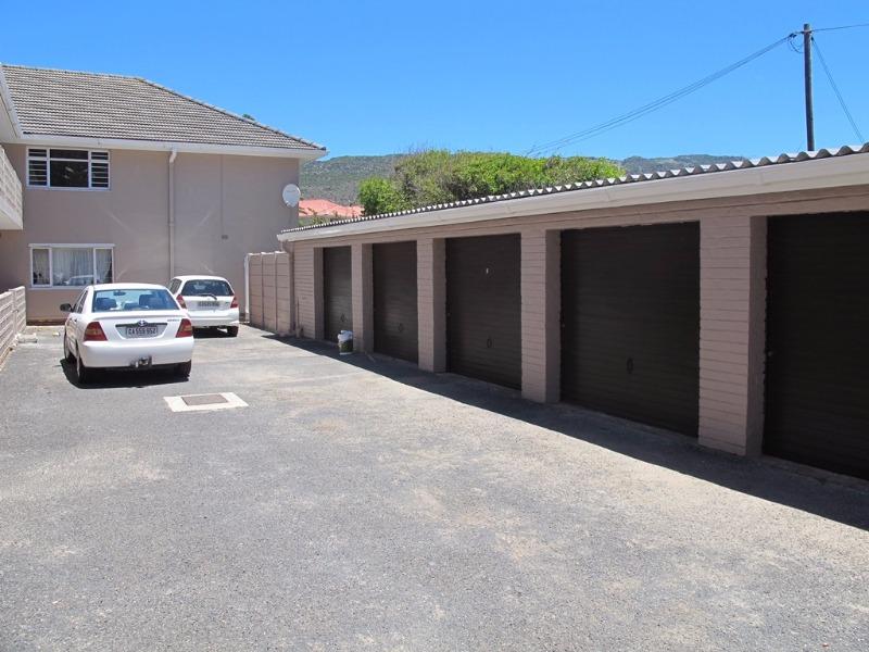 To Let 2 Bedroom Property for Rent in Fish Hoek Western Cape